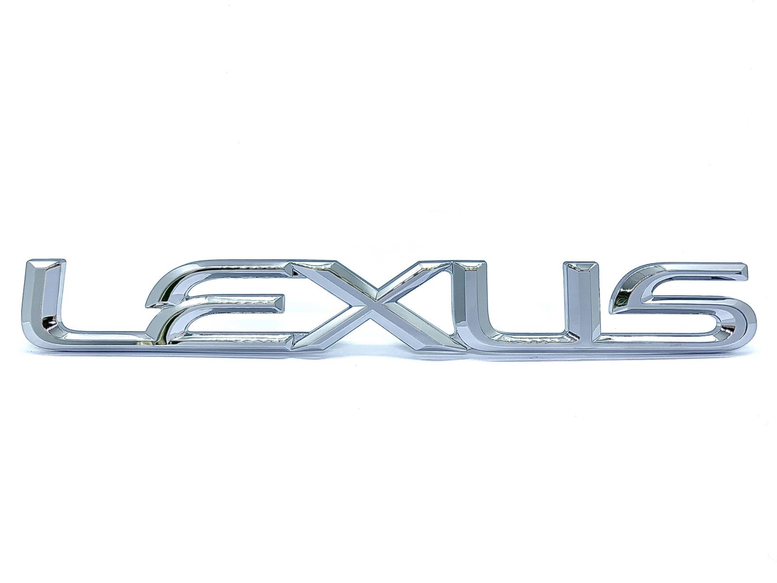 làm logo xe ô tô lexus mạ crom nhiều màu