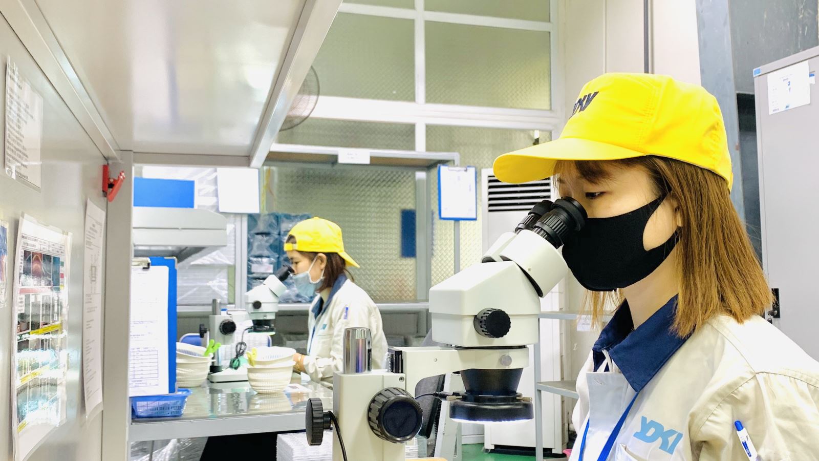 hình ảnh nhân viên sử dụng cơ sở vật chất của Yoshino