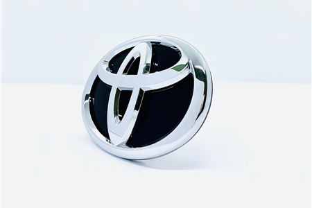 Logo Toyota nền đen